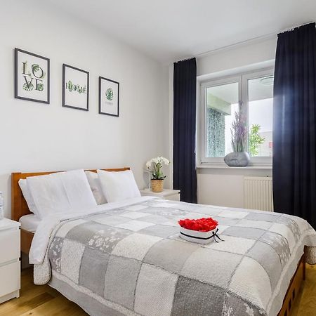 Family Apartment With A Terrace On Aleje Jerozolimskie Varsavia Esterno foto