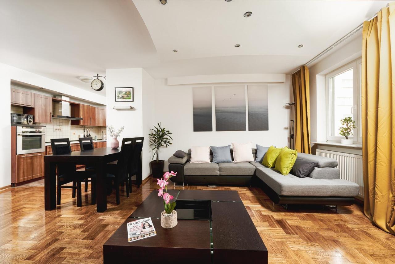 Family Apartment With A Terrace On Aleje Jerozolimskie Varsavia Esterno foto