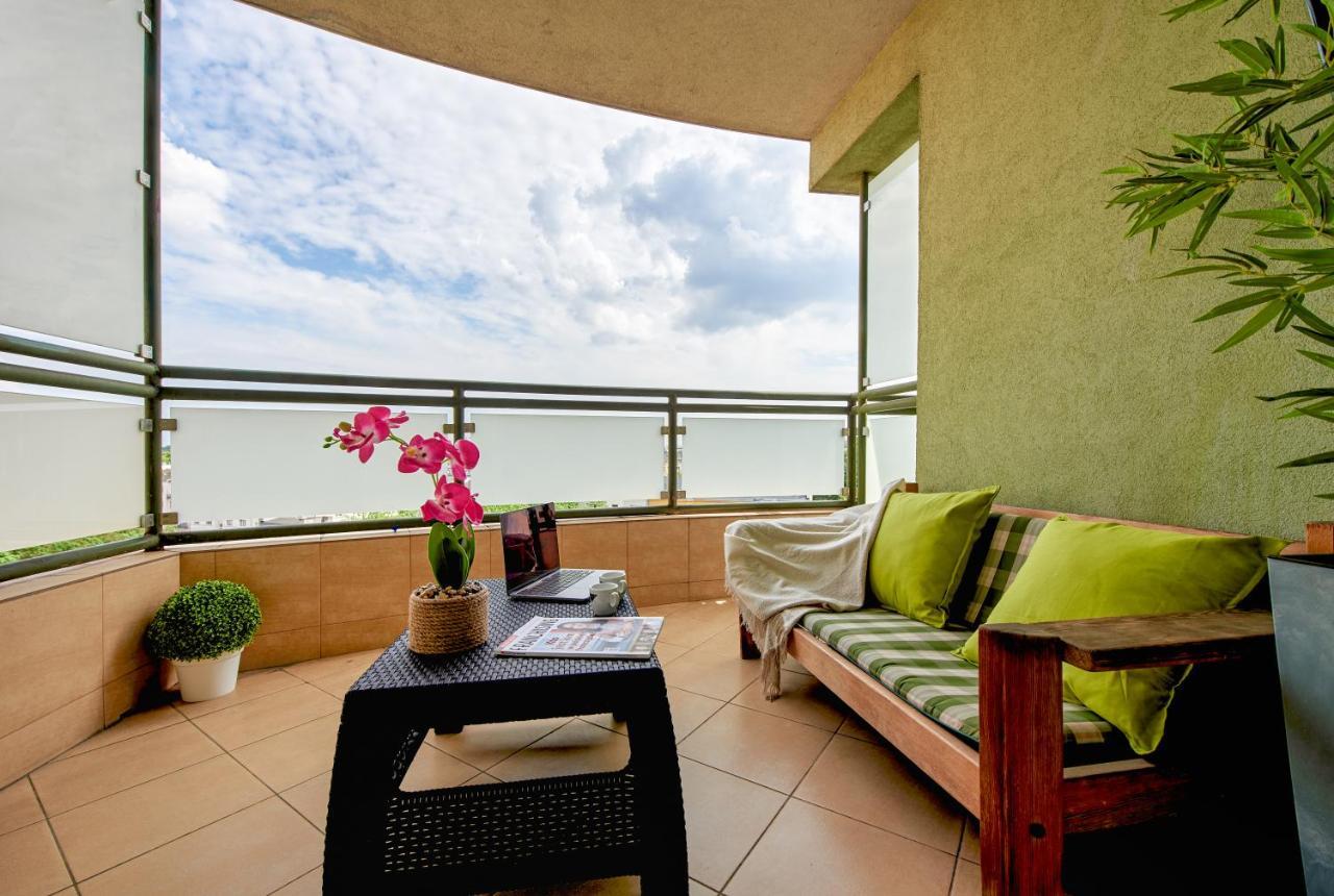 Family Apartment With A Terrace On Aleje Jerozolimskie Varsavia Esterno foto