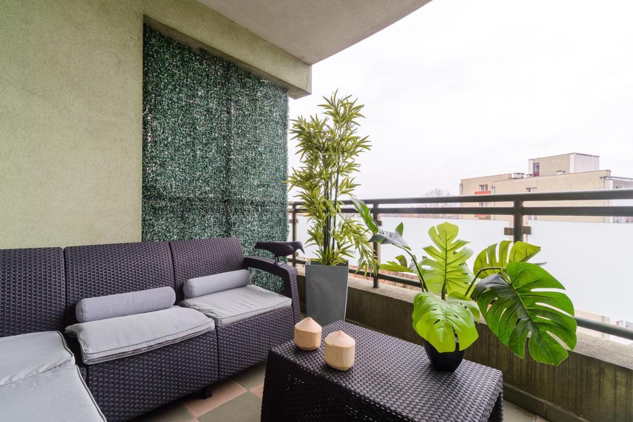 Family Apartment With A Terrace On Aleje Jerozolimskie Varsavia Esterno foto