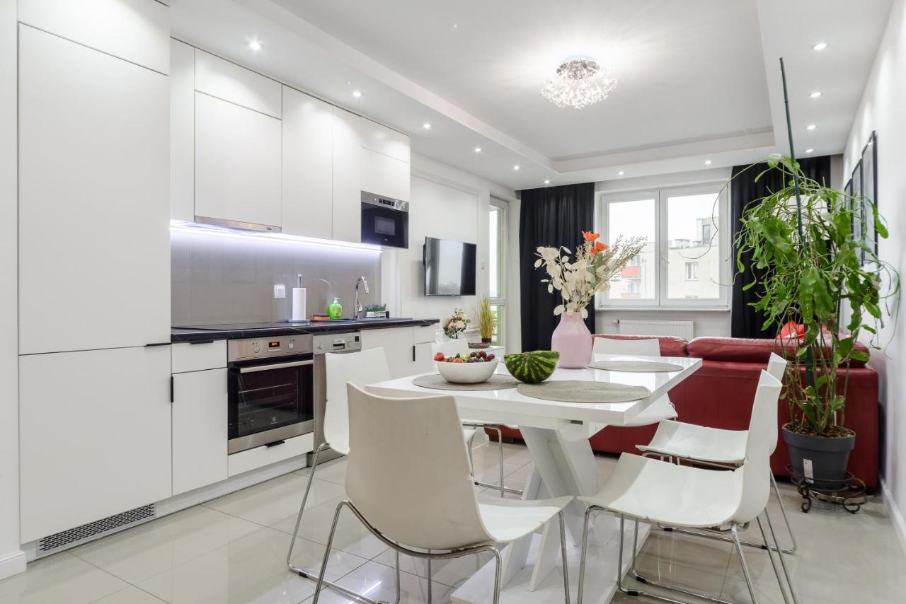 Family Apartment With A Terrace On Aleje Jerozolimskie Varsavia Esterno foto