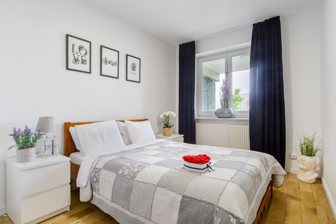 Family Apartment With A Terrace On Aleje Jerozolimskie Varsavia Esterno foto