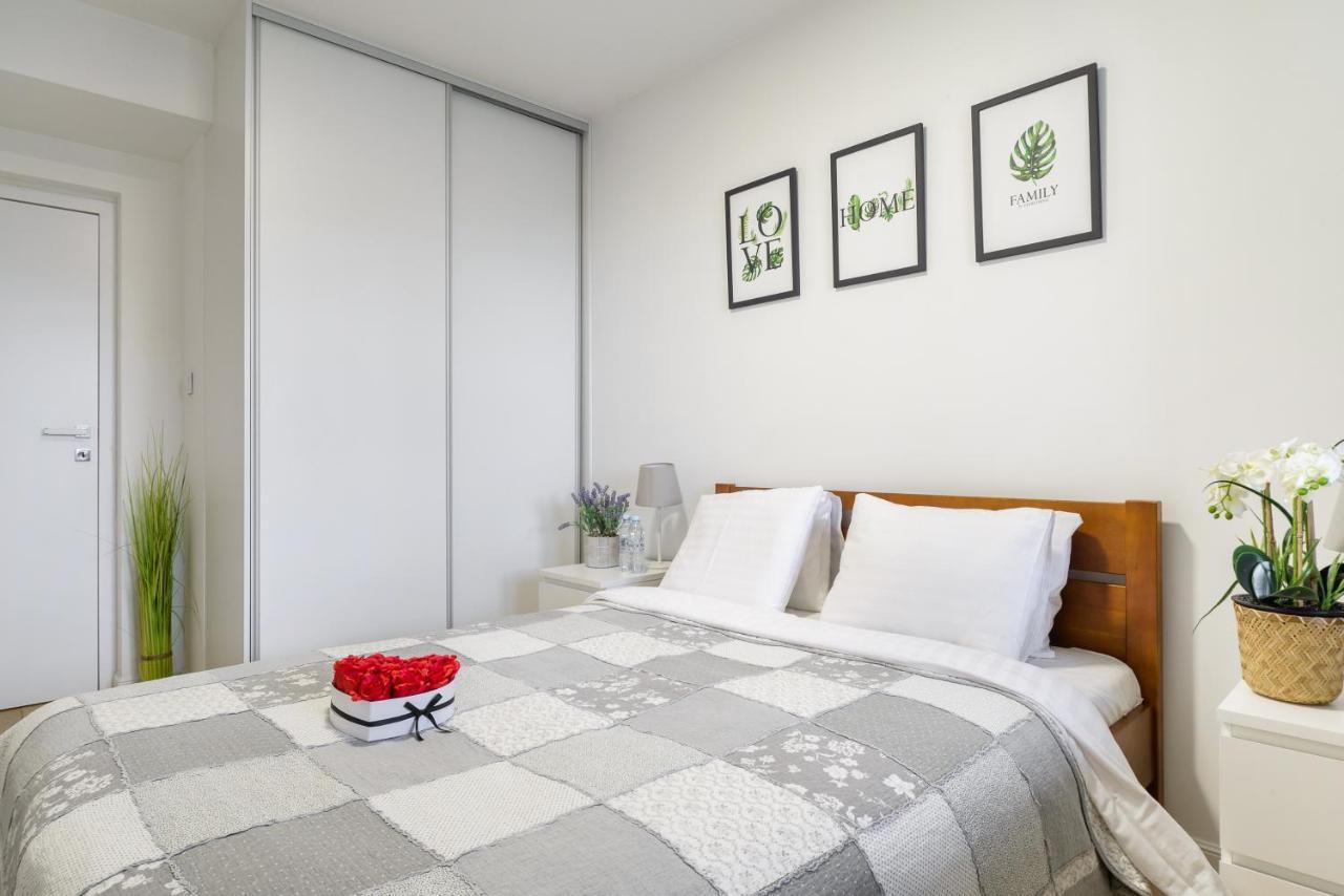 Family Apartment With A Terrace On Aleje Jerozolimskie Varsavia Esterno foto